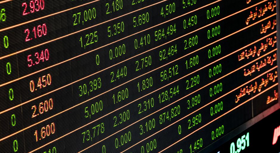Illustration of UAE green bond market supporting eco-economy projects